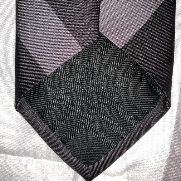 Burberry Tie Mint Condition Never Worn - Picture 4 of 5